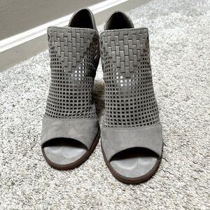 Women’s grey suede Vince Camuto heels. Size 9.